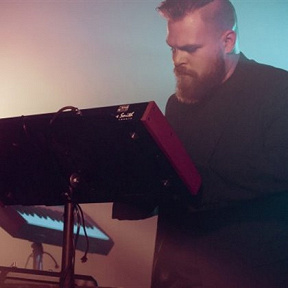 Com Truise